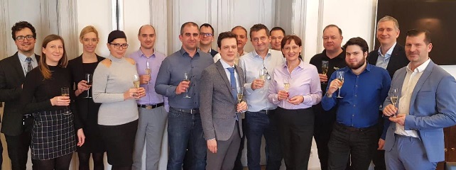 A Logiscool, a befektető Euroventures és a tranzakciós tanácsadó Absolvo csapata a tőkebevonási tranzakció zárását ünneplik